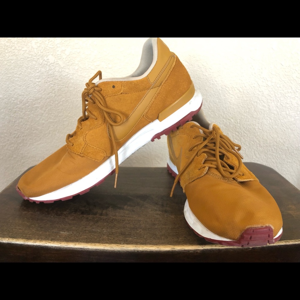 Men’s Nike shoes
